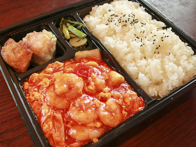 【テイクアウト】人気のエビと卵のチリソース弁当!