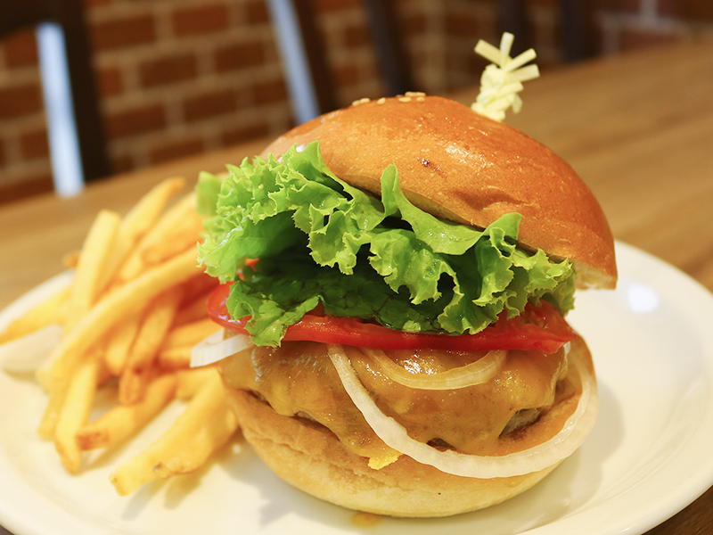 肉汁ジュワ~!本格グルメバーガー。